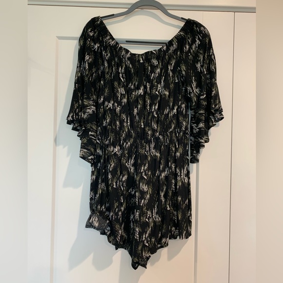 Express Off Shoulder Romper - Picture 5 of 7